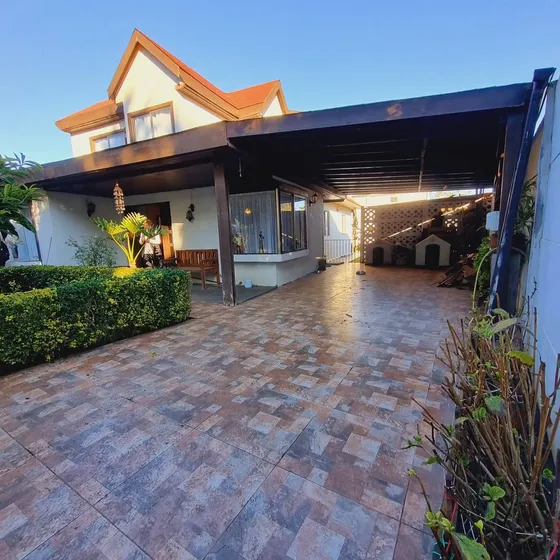 Se Vende Gran Casa Con Piscina Y Un Gran Terreno En Quilpué