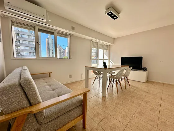 Departamento De 1 Dormitorio Amoblado Con Cochera Incluida
