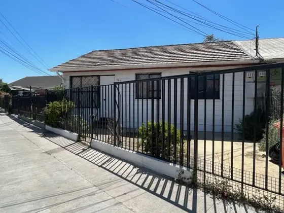 Linda Casa En Venta De Un Piso, Muy Amplia, Excelente Barrio