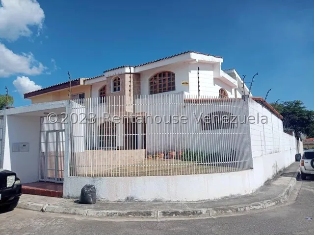 Venta Bella Casa Duplex Ubicada En Esquina, Conjunto Residencial Privado Al Este De Barquisimeto @profesional Inmobiliario Mehilyn Perez @