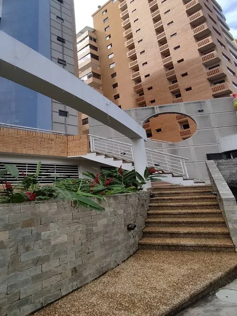 Lm Alquiler Apartamento En La Trigaleña Alta Edificio Jacaranda  Valencia Carabobo Venezuela 