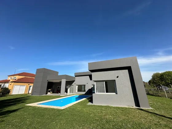 Casa En Venta, 4 Ambientes, Acepta Permuta, En Barrio Santa Juana, Canning, Esteban Echeverría, G.b.a. Zona Sur