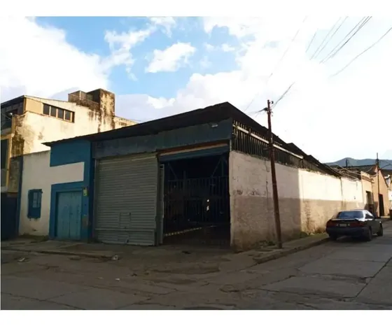 En Venta Galpon Comercial En Prados De Maria. Oa