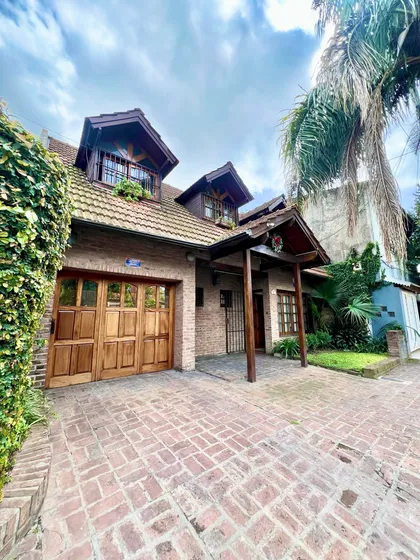 Venta De Casa 5 Ambientes, Moreno Centro 