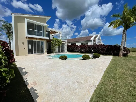 Villa Eventa De Oportunidad Dentro Del Complejo La Estancia La Romana