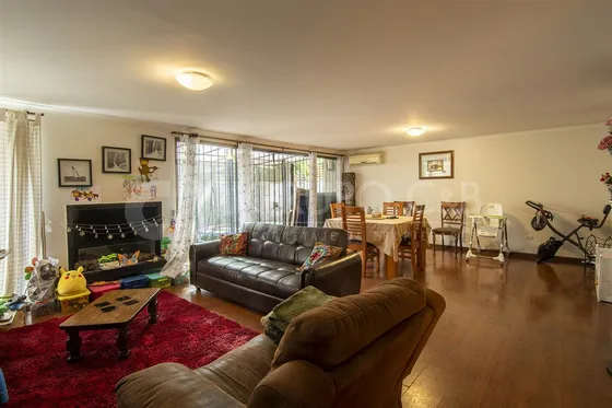 Casa En Venta De 4 Dorm. En La Reina