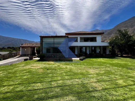 Casa En Venta De 6 Dorm En Condominio La Aurora Curacavi