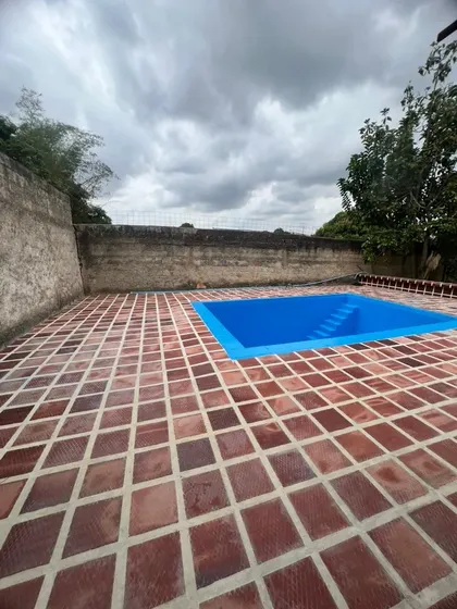 (solo Clientes) Luze. Terreno Con Piscina ( Amplio Corredor Con Una Habitación)