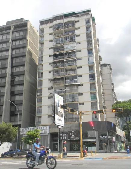 Lp - Venta Apartamento 91m2 Para Remodelar, 2 Hab, 1 Baño, 2 Est, Calle Elice, Entre Av. Libertador Y Av. Francisco De Miranda - Mun. Chacao