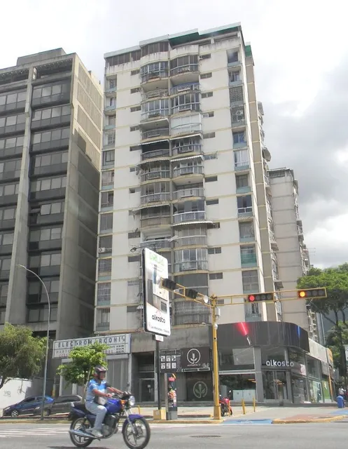 Lp - Venta Apartamento 91m2 Para Remodelar, 2 Hab, 1 Baño, 2 Est, Calle Elice, Entre Av. Libertador Y Av. Francisco De Miranda - Mun. Chacao