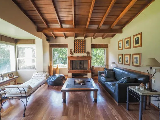 Casa En San Carlos. Muy Buen Estado. Toda En Planta Baja Y Con Quincho. Lote Grande.