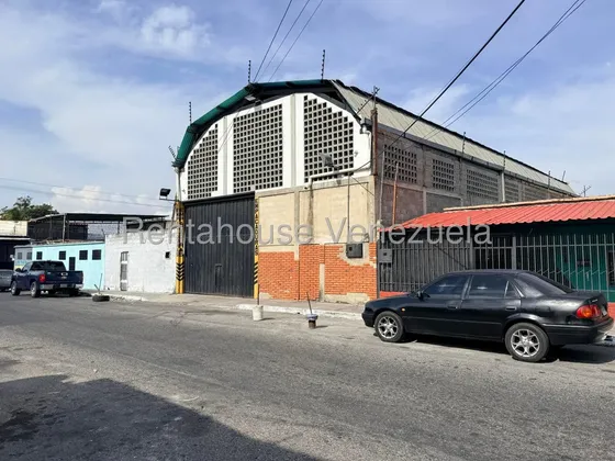 En Venta Galpón Comercial En El Centro Oeste De Barquisimeto Estado Lara, Excelente Para Comenzar Una Empresa Que Busca Operatividad Inmediata Y Versatilidad Con Espacios Amplios, Luis H. Barrios.