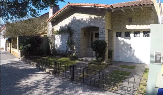 Casa En Lugano Centro, Caba. Dueño Vende. 