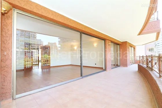 Departamento En Venta De 5 Dorm. En Las Condes