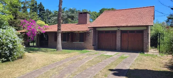 Casa En Venta - 2 Dormitorios 2 Baños - 1.332 Mts2 - Arturo Seguí