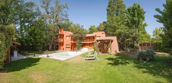 Venta Posada En Calle Viamonte - Chacras De Coria -