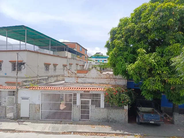 Vendo Terreno 300m2, Con Casa-quinta. Urb. Los Rosales. Libertador