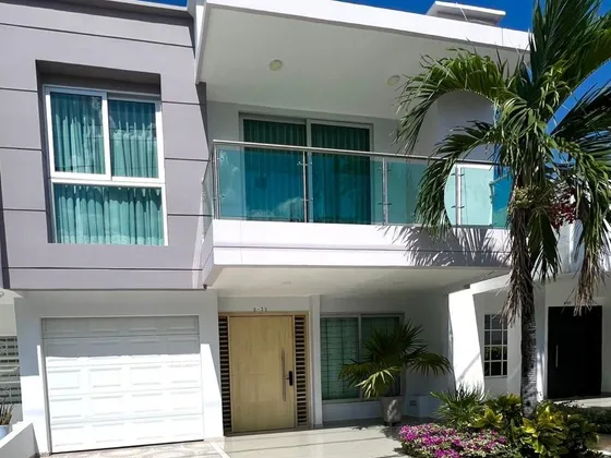 Casa En Venta La Castellana, Montería