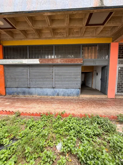 Local En El Centro Civico En San Antonio En Venta 