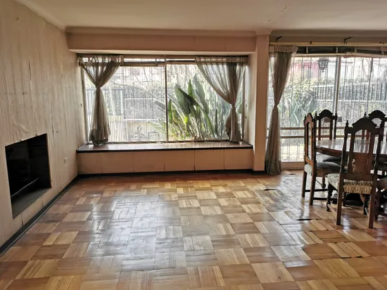 Casa En Providencia 5 Dormitorios 3 Baños, Piso De Parquet 