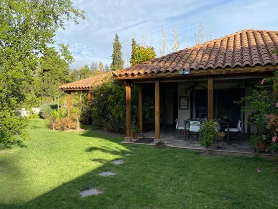 Bellísima Parcela En Dos Pisos + Completísimo Quincho