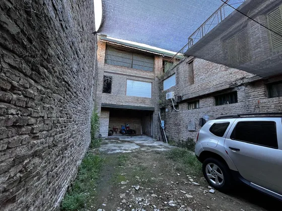 Se Vende Amplio Galpon Con Oficina, Vestuario, Cocina En Una Zona Estratégica De La Ciudad