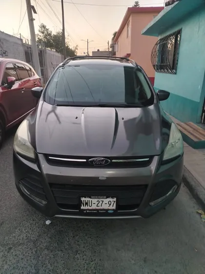 Ford Escape 2.5 Se Plus Piel At