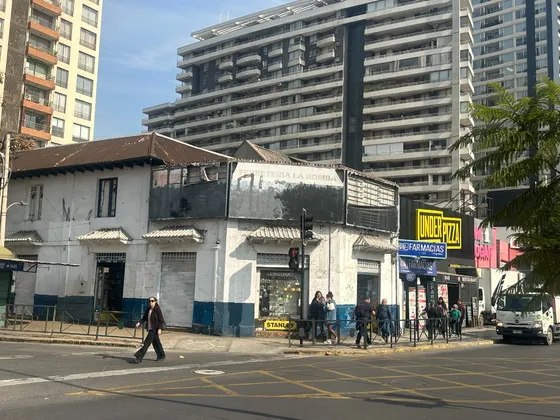 Local Esquina Av. Irarrázaval Con Exequiel Fernández