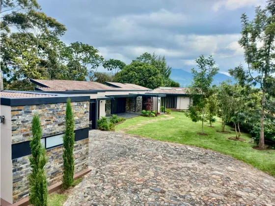 Venta De Casa Campestre En Parcelacion En La Ceja, El Capiro