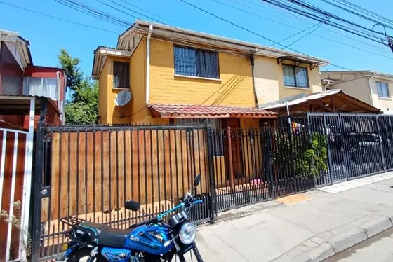 Casa En 2 Pisos A Pasos De Todo En Quilicura
