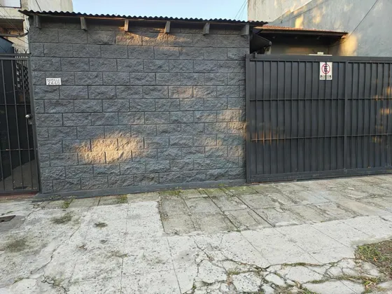 Casa En Venta - 3 Dormitorios 2 Baños - Sarandí