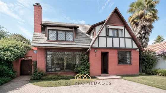 Casa En Venta Con Gran Terreno De 4 Dorm. En La Reina