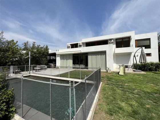 Casa En Venta De 5 Dorm. En Lo Barnechea