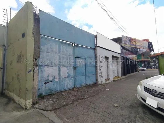 Local Comercial En Venta Ubicado En La Barraca Maracay, Fvina 23-3030