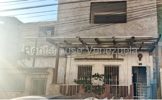 En Venta Excelente Casa Multifamiliar En Catia Mls #25-11196 Mahi R