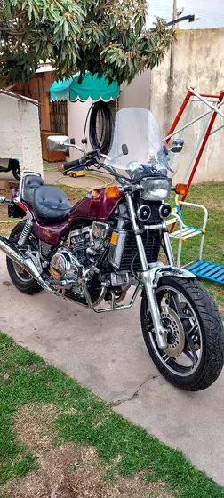 Honda  Magna V65