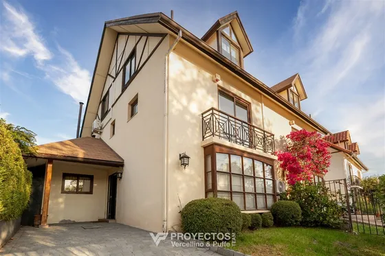 Casa En Venta De 4 Dorm. San Carlos De Apoquindo