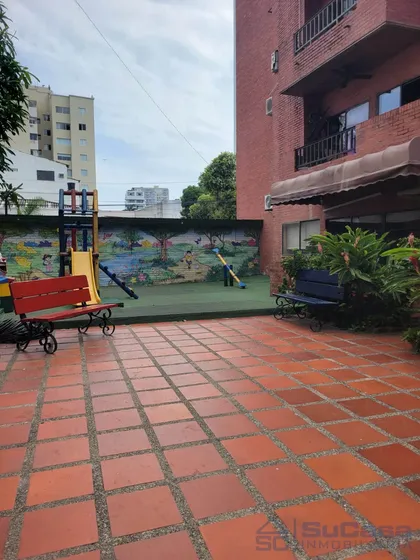 Apartamento Amplio Con Excelente Ubicación Cod. 37087