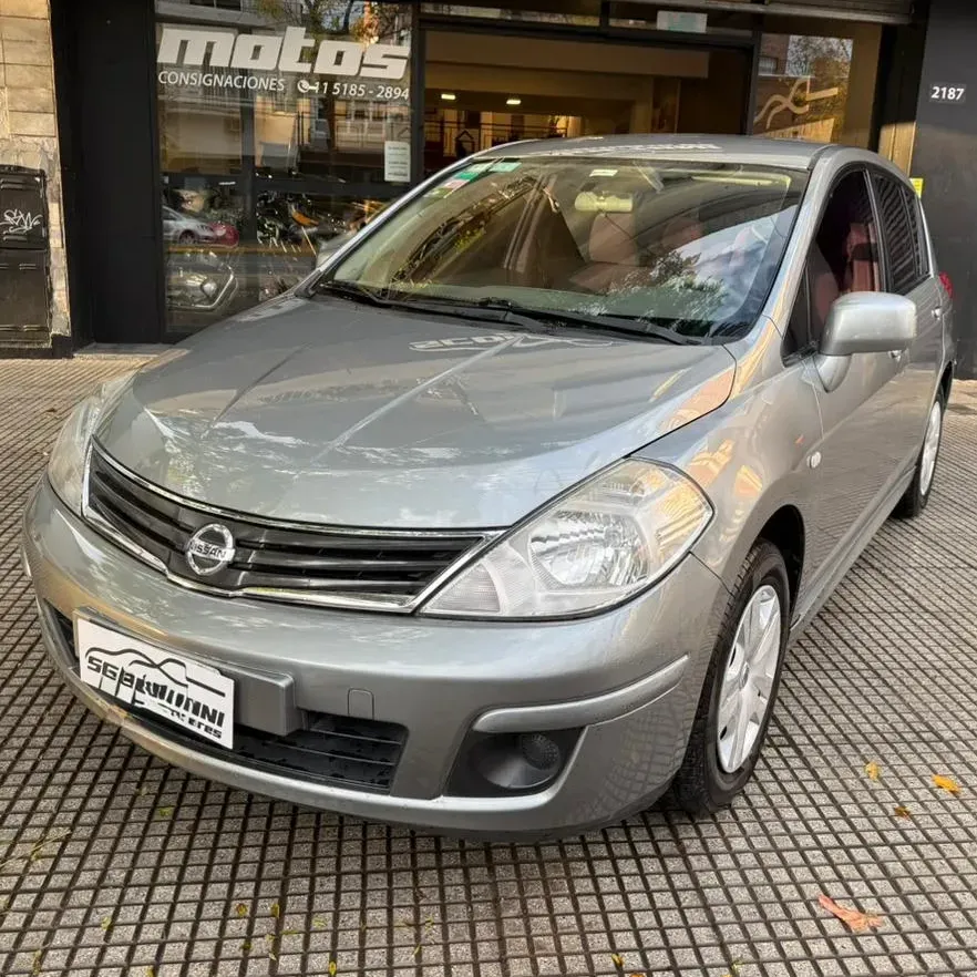 Nissan Tiida 1.8 Visia 5 p