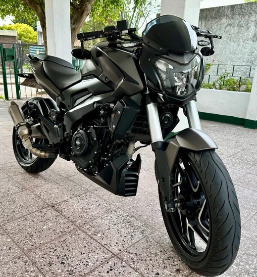 Dominar 400 