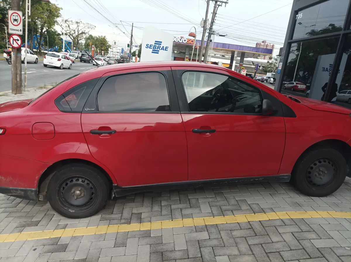 Fiat Grand Siena 2018 1.0 Attractive Flex 4p — foto 2