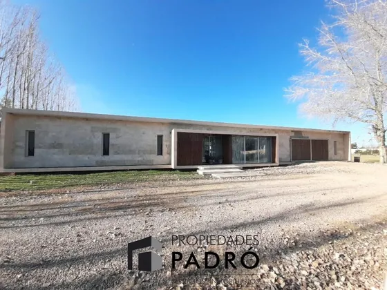 Casa En Venta. 3 Dormitorios.  Pileta. Barrio Cerrado Santa Irene, Comarcas De Lujan. Zona Oeste.