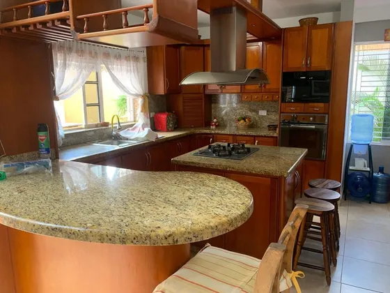  Vende Casa Urbanizacion Quintas De Naguanagua Carabobo Venezuela $100.000  Luz Coelho 