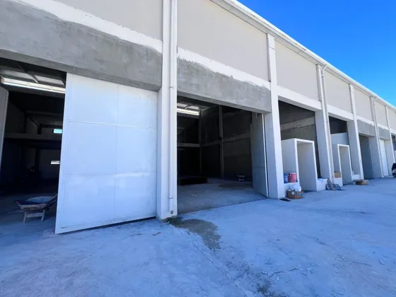 Nave En Alquiler En El Ejecutivo, Bávaro, Punta Cana,350m2, 1 Baño, 5 Parqueos, Excelente Ubicacion, Ideal Para Deposito, Fabrica, Empresa Aduanera O Encomienda, Inicia Tu Negocio.  