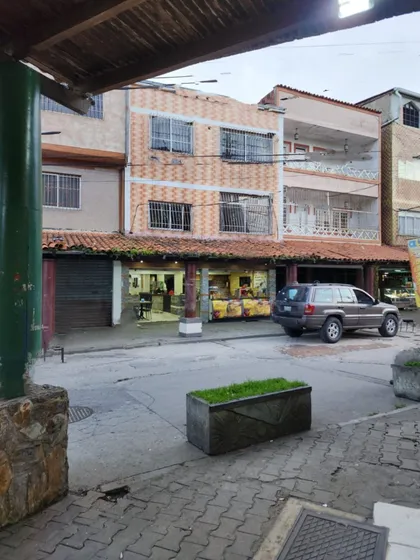Oportunidad De Negocio. Edificio Comercial.  Precio Negociable. Compradores Directos 3402