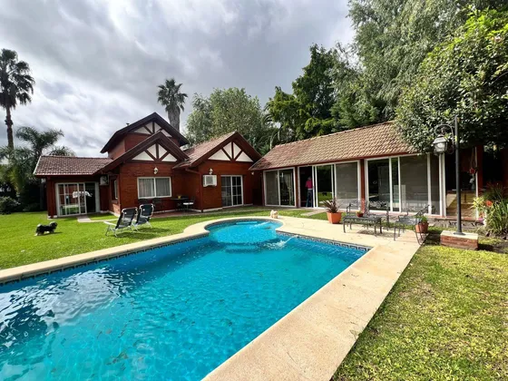 Casa En  Venta En Campos De Echeverria Canning