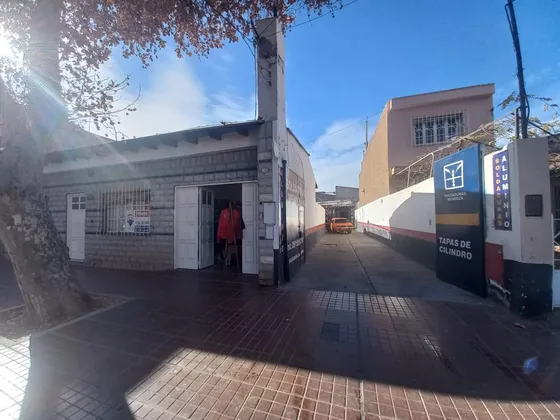 Casa Con Galpón En Venta Godoy Cruz
