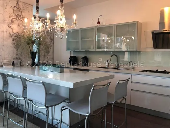 Lujoso, Completamente Amoblado Y Equipado Apartamento En Alquiler En Las Mesetas De Santa Rosa De Lima 25-23598