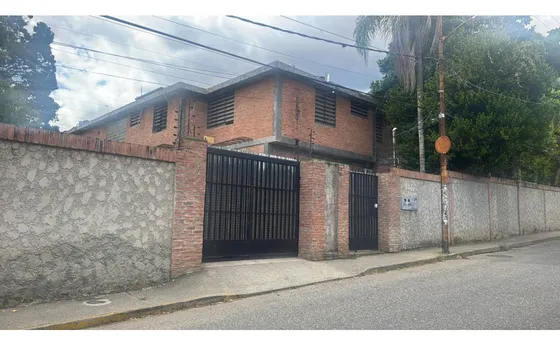 Casa En Venta Los Chorros 6h/ 4b/ 14p