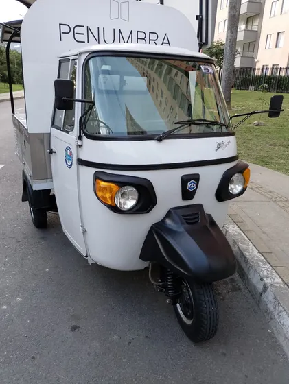 Motocarro Con Furgón Modificado Para Negocio
